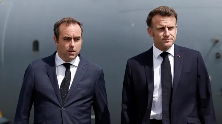 La Francia sprofonda e la politica si occupa di eutanasia e feste laiche
