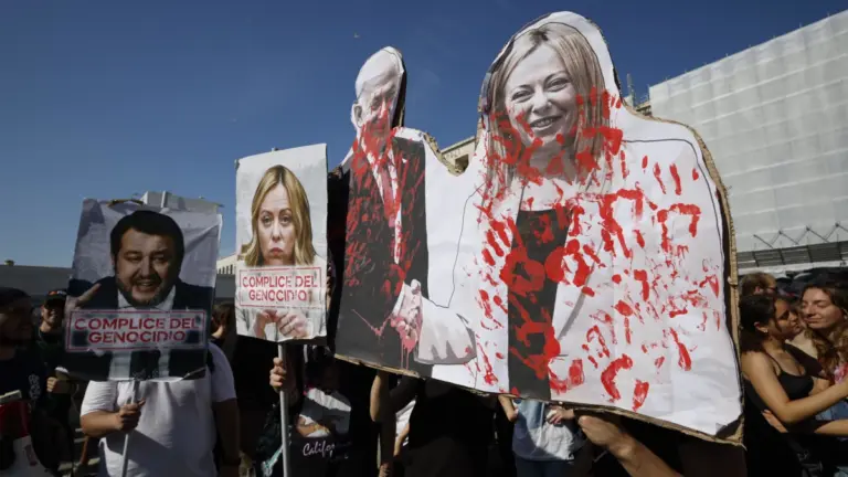 Il governo denunciato per “concorso in genocidio”. E non è un film di Nino Frassica