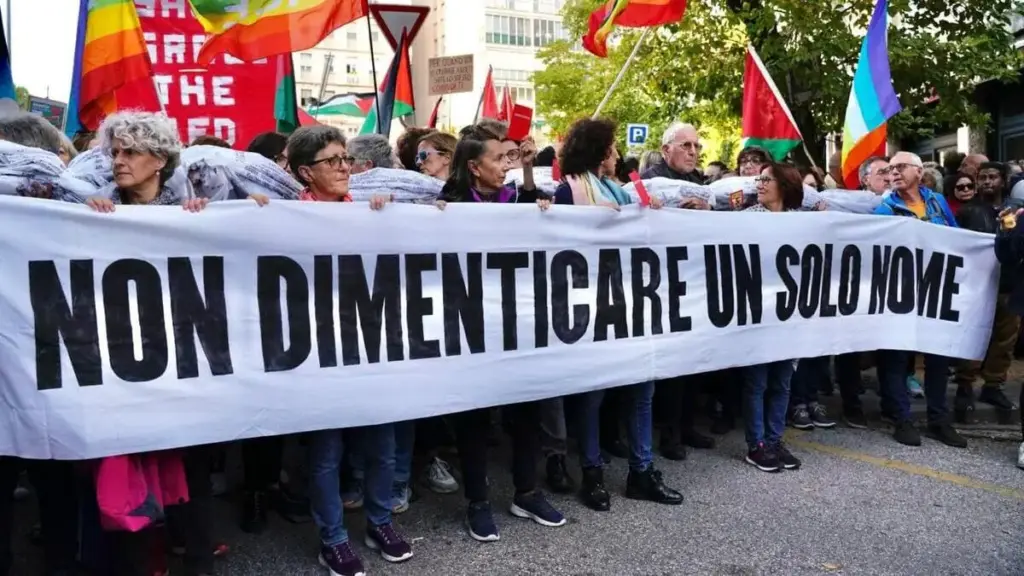 Corteo pro Pal prima della partita di calcio Italia-Israele, Udine, 14 ottobre 2025 (foto Ansa)