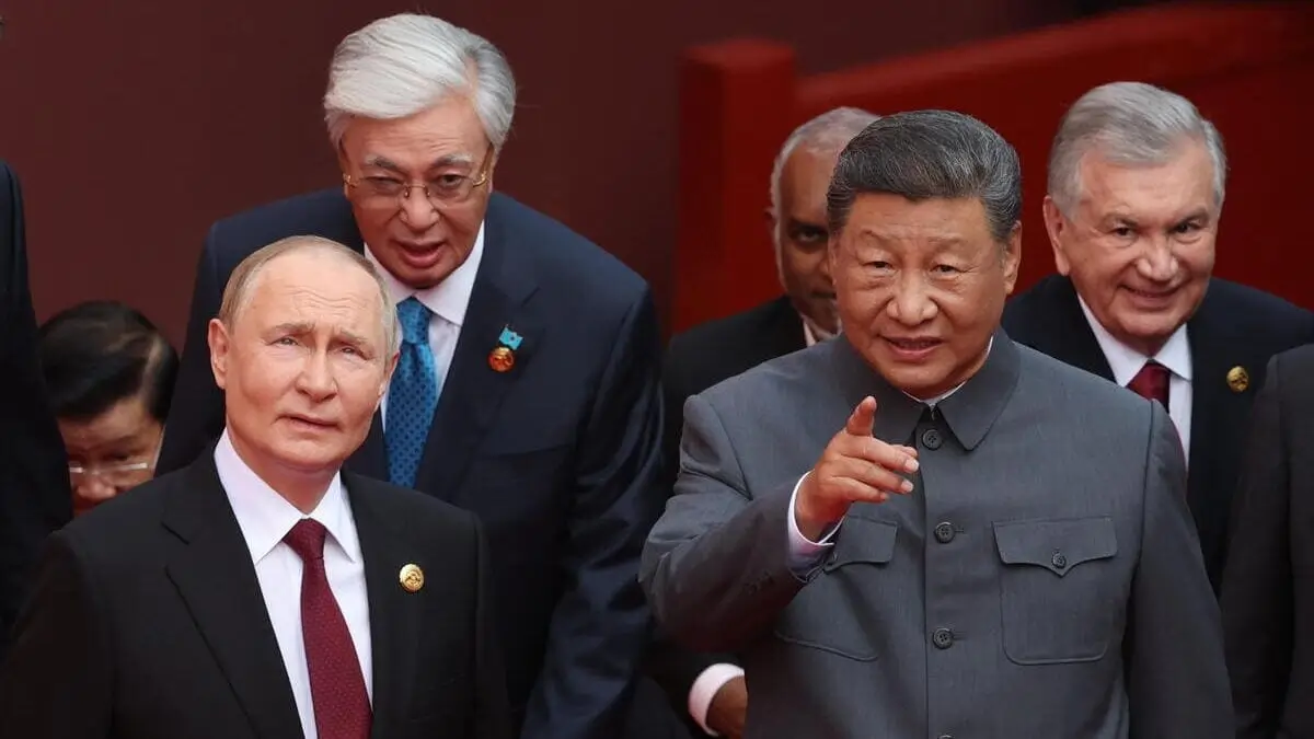 L'incontro a Pechino durante la parata del 3 settembre tra il presidente della Russia Vladimir Putin e quello della Cina Xi Jinping