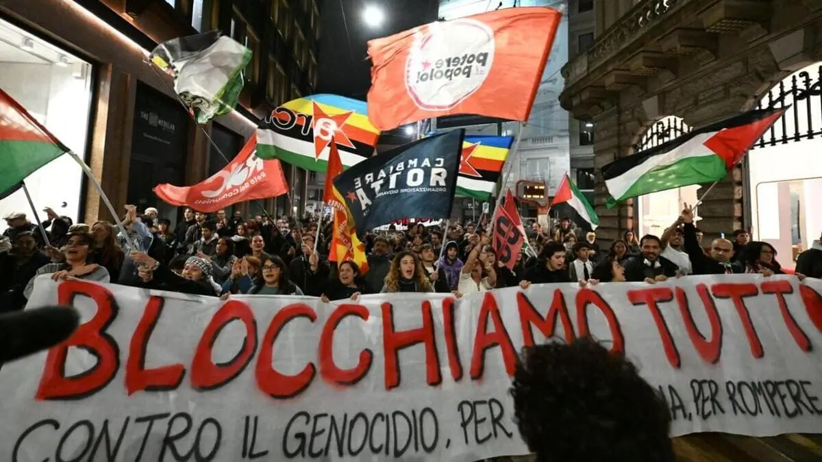 Corteo a Milano a sostegno della Global Sumud Flotilla, 1 ottobre 2025 (foto Ansa)