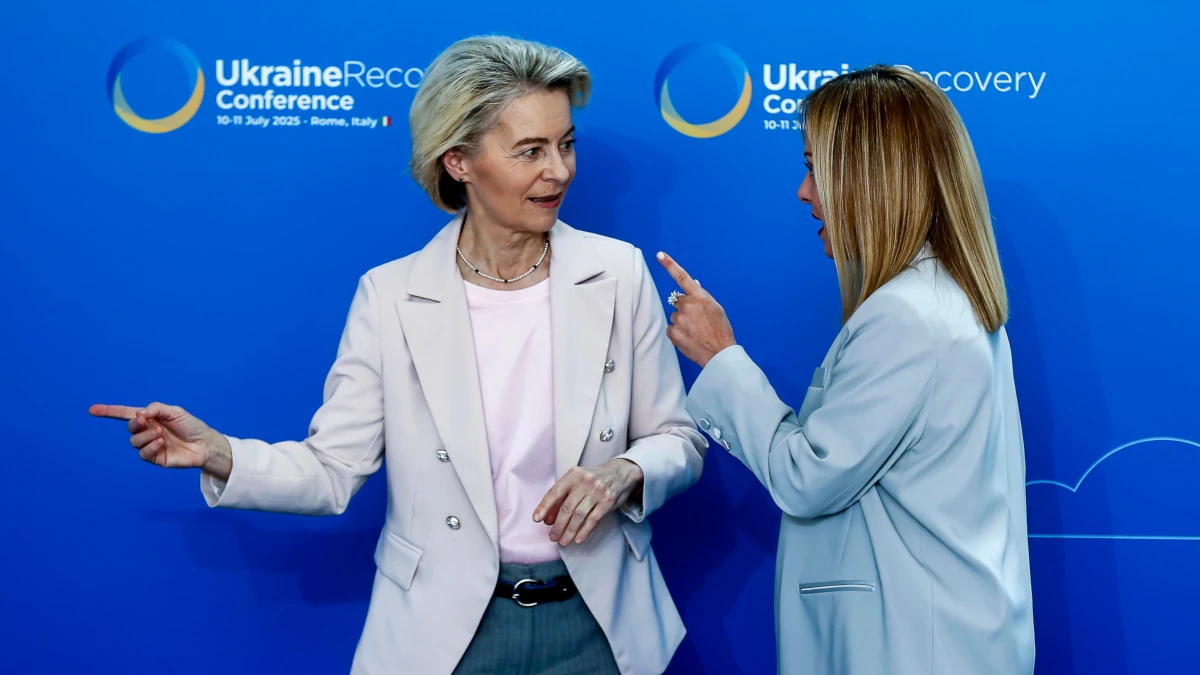 La presidente della Commissione europea Ursula von der Leyen con la premier italiana Giorgia Meloni (foto Ansa)