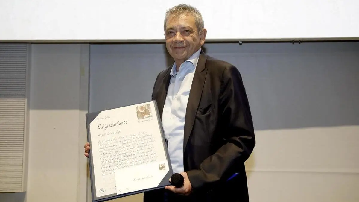 Carlo Verdelli ritira il premio per Luigi Garlando alla cerimonia di premiazione dei vincitori della sessantaduesima edizione de Il Premiolino presso la Triennale a Milano, 12 settembre 2022