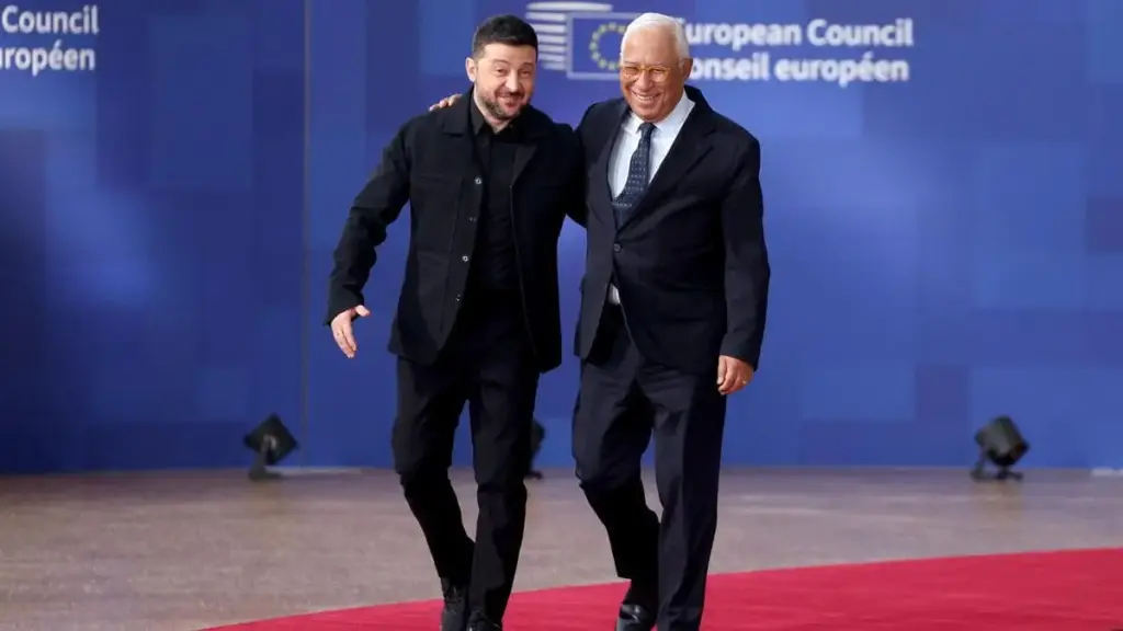 Il presidente dell'Ucraina, Volodymyr Zelensky, insieme al presidente del Consiglio europeo, Antonio Costa
