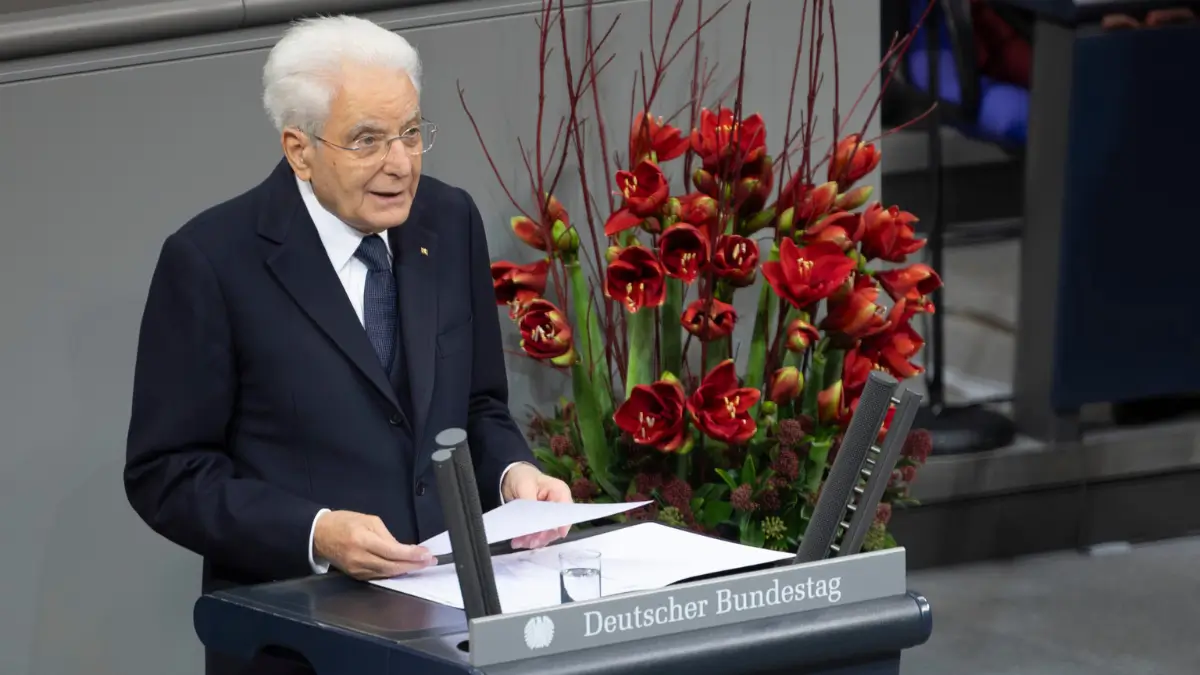 Il presidente della Repubblica, Sergio Mattarella, parla al Bundestag in occasione della cerimonia della Giornata del Lutto nazionale a Berlino, 16 novembre 2025 (foto Ansa)