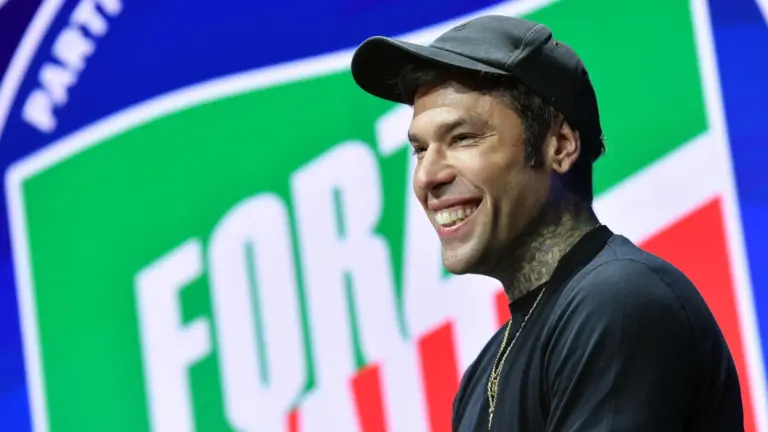Il rapper Fedez al congresso nazionale di Forza Italia Giovani al Palazzo dei Congressi, Roma, 31 maggio 2025 (foto Ansa)