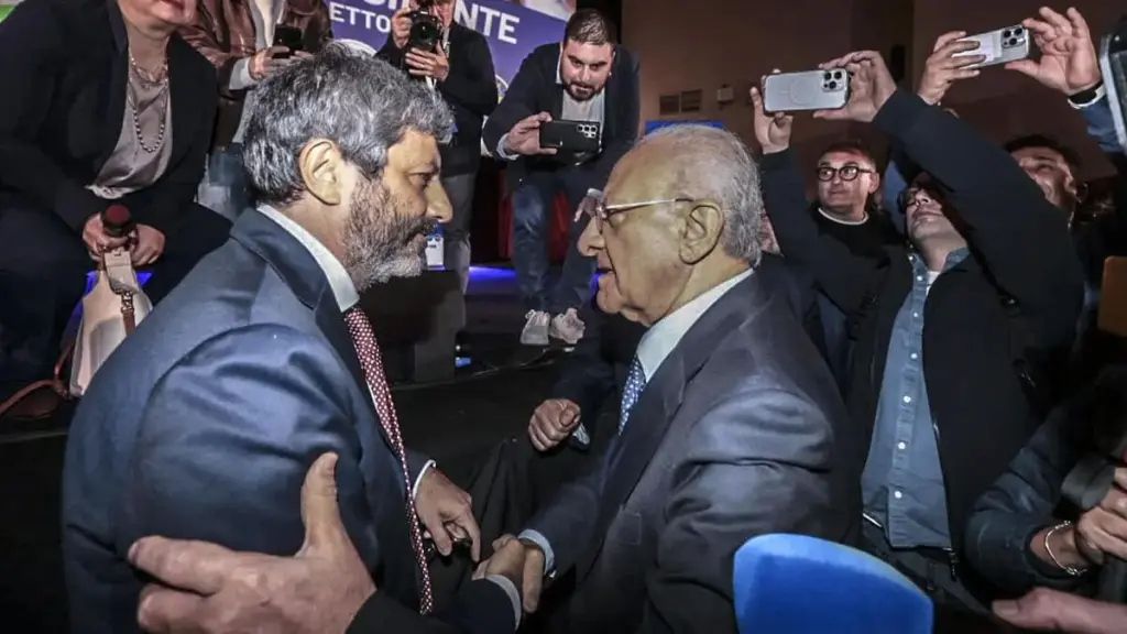 Roberto Fico con Vincenzo De Luca, Napoli, 29 ottobre 2025 (foto Ansa)