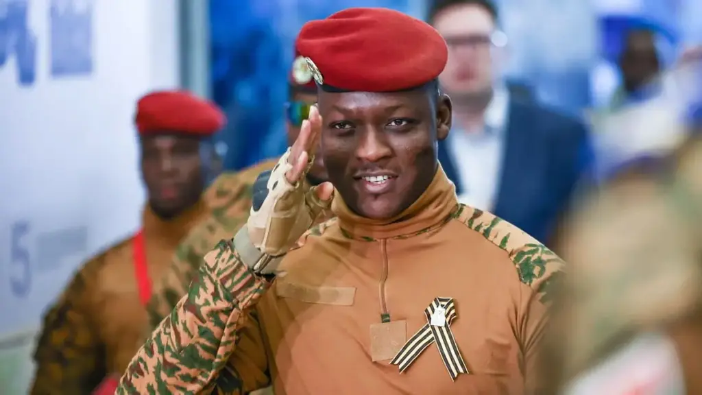 Il presidente del Burkina Faso Ibrahim Traoré, autore del colpo di Stato del 30 settembre 2022, durante una visita ufficiale in Russia