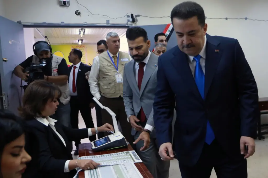 Operazioni di voto per il premier iracheno in carica Mohammed Shia al-Sudani, Baghdad, 11 novembre 2025 (foto Ansa)