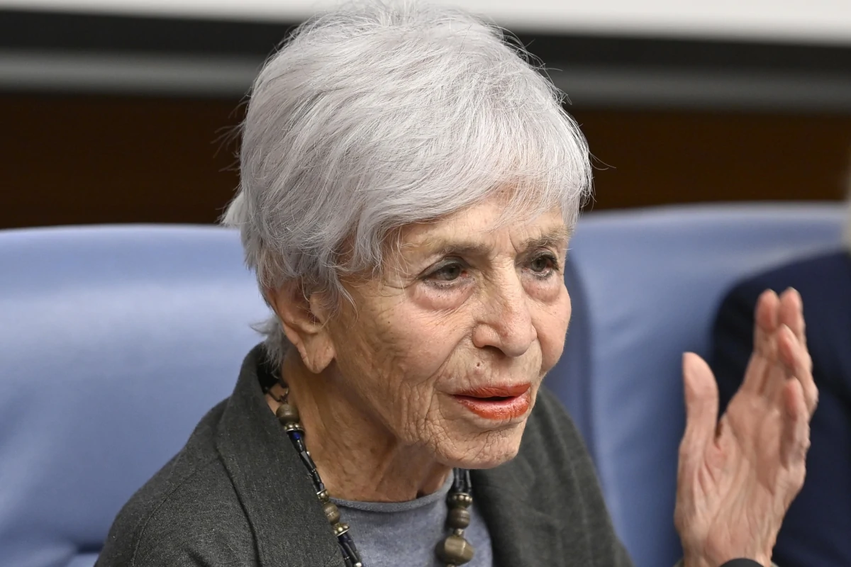 Luciana Castellina durante la presentazione del numero speciale de “Il Manifesto” per il centenario della nascita di Rossana Rossanda, Roma, 18 aprile 2024 (foto Ansa)