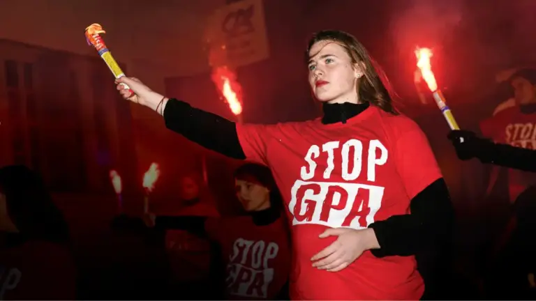 «La maternità surrogata non è una favola, è un incubo»