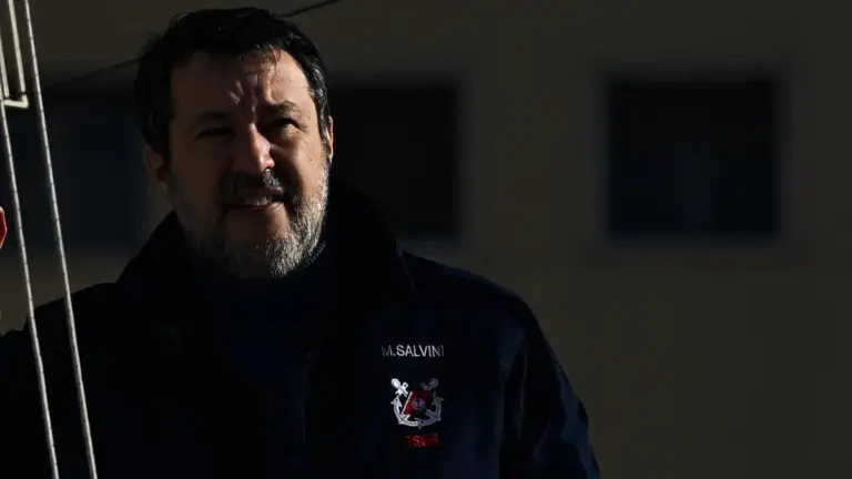 Disco rotto Salvini