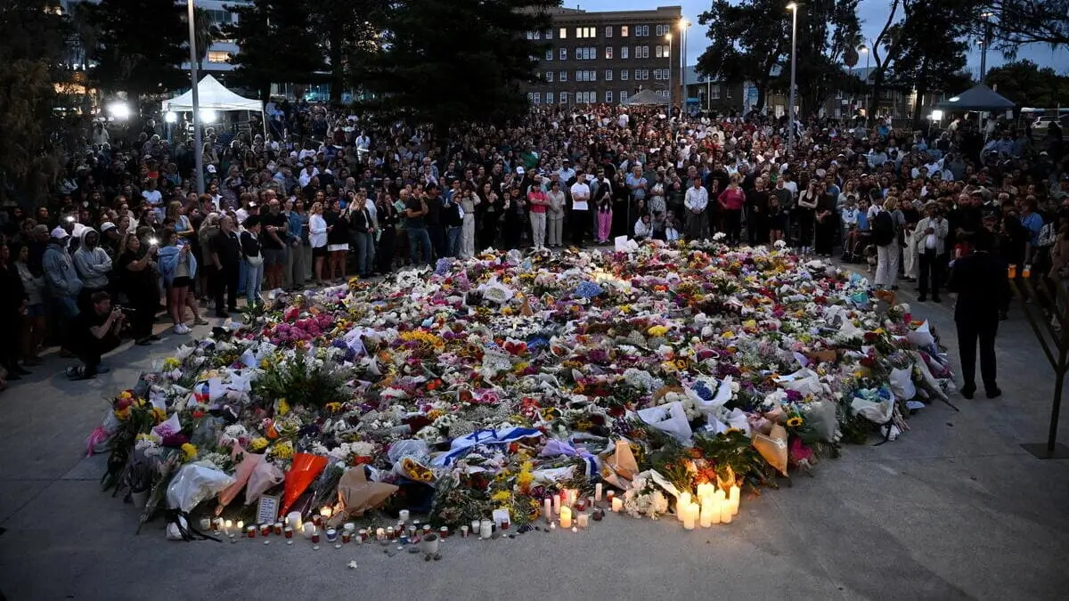 Commemorazione in onore delle vittime della comunità ebraica uccise domenica a Bondi Beach, Sydney, da due jihadisti