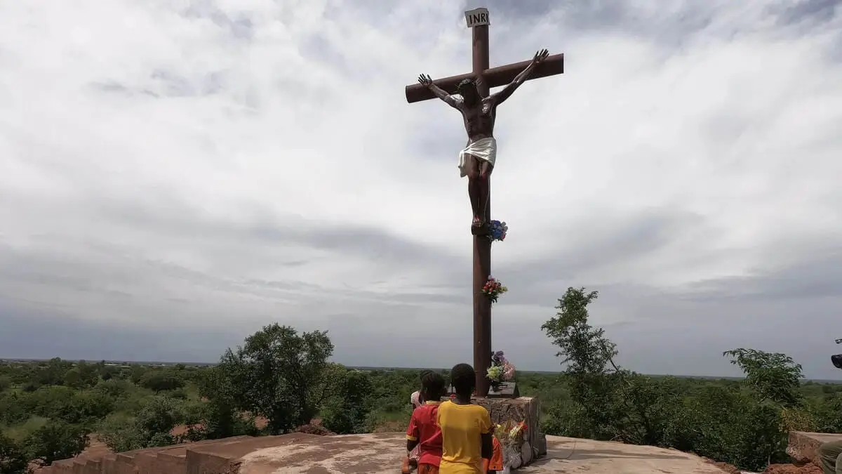 Pellegrini in preghiera al Santuario di Nostra Signora di Yagma, Burkina Faso. (foto Aid to the Church in need)