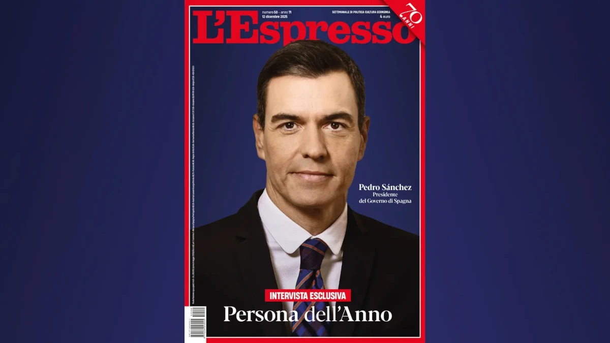 La copertina con cui il settimanale “L’Espresso” ha voluto incoronare il primo ministro socialista spagnolo Pedro Sánchez “Persona dell’Anno”