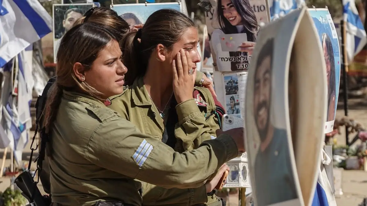 Soldatesse dell'IDF partecipano alla commemorazione delle vittime del 7 ottobre nel 2024