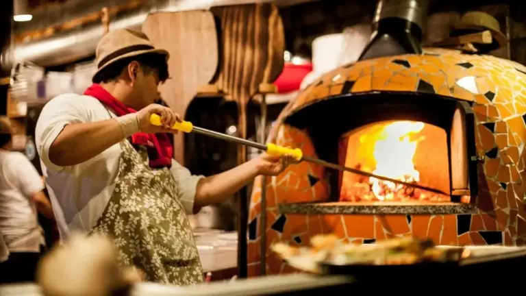 Il pizzaiolo egiziano che fa la pizza meglio di un napoletano