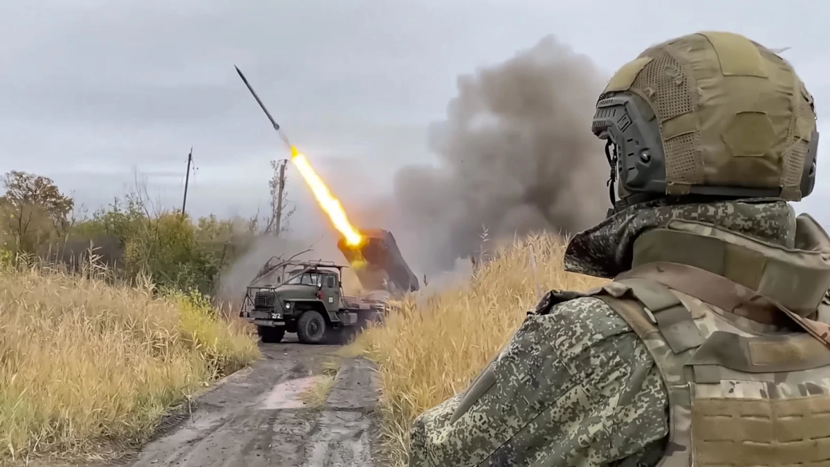 Lancio di missili dell’esercito russo verso l’Ucraina, 4 dicembre 2025 (foto Ansa)