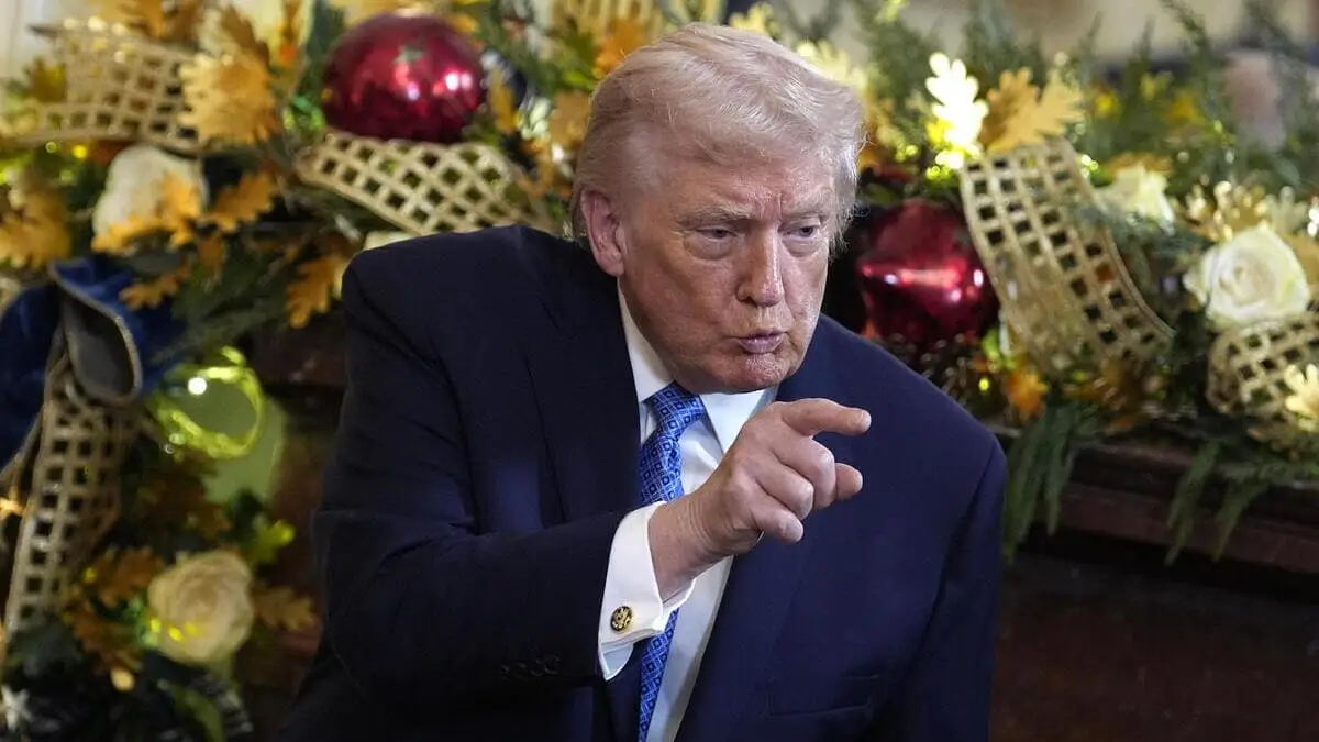 Il presidente statunitense Donald Trump alla Casa Bianca, Washington, DC, 16 dicembre 2025 (Ansa)