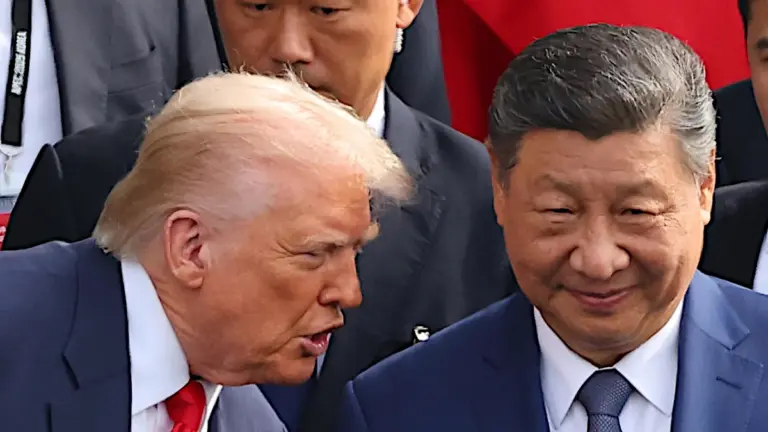 L’incontro fra Donald Trump e Xi Jinping a Busan, Corea del Sud, il 30 ottobre scorso (foto Ansa)