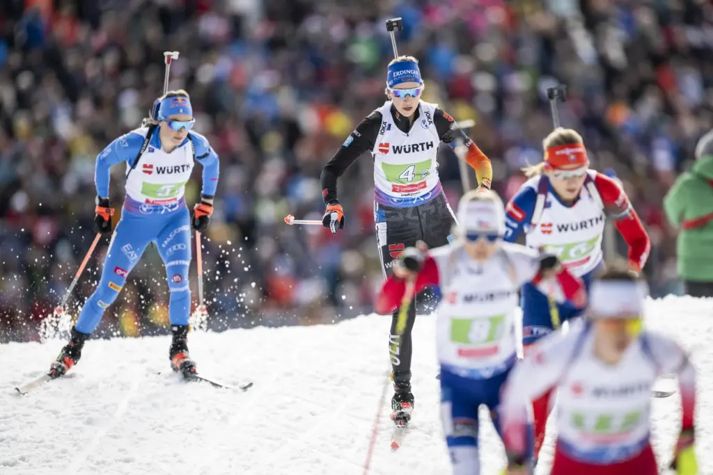 Un momento della gara di biathlon a Lenzerheide, in Svizzera, il 12 febbraio 2025
