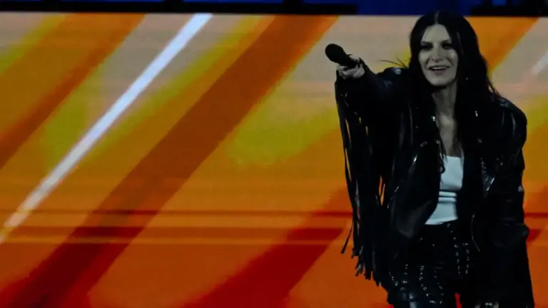 Parole perse / Identità. Cara Pausini, anche tu devi uscire dal circolo vizioso dell’inside out