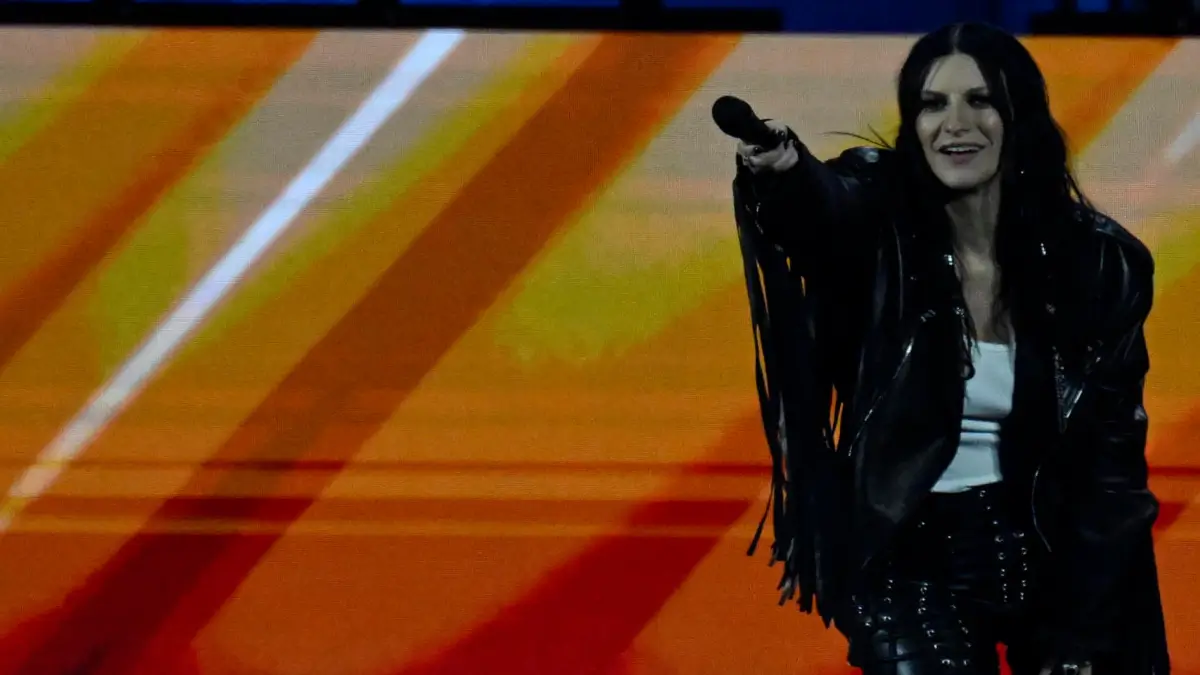 La cantante Laura Pausini sul palco della finale di 