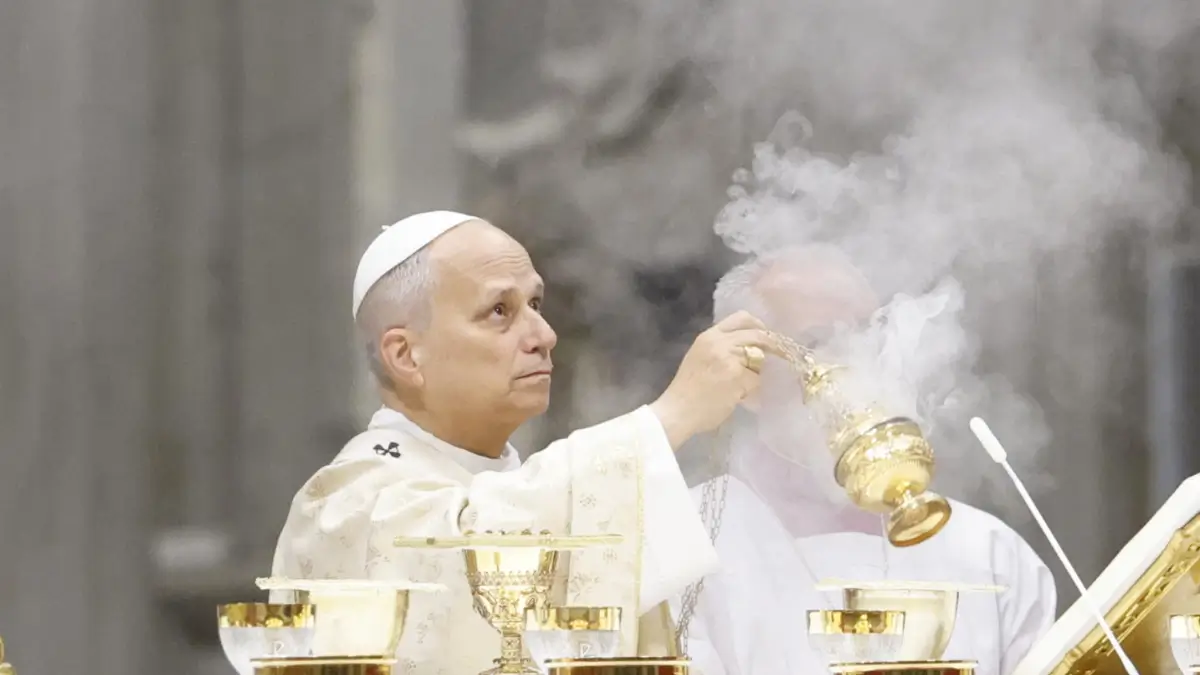 Papa Leone XIV durante la Messa di Natale celebrata nella basilica di San Pietro a Roma lo scorso 25 dicembre (foto Ansa)