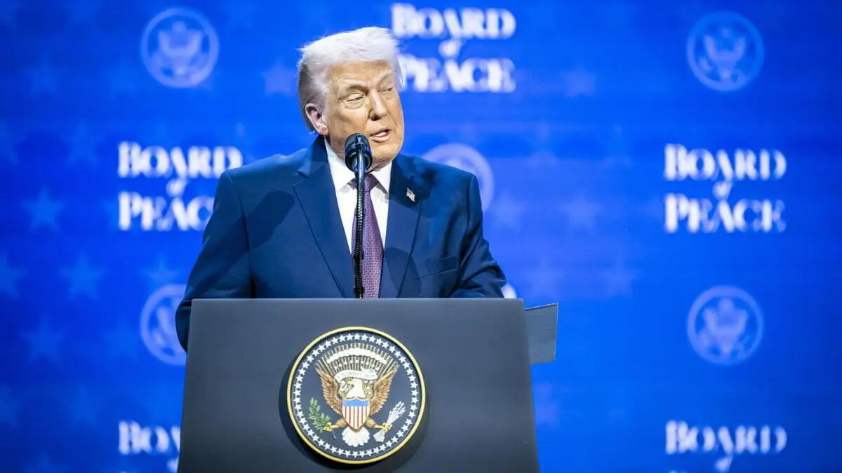 Donald Trump presenta al Forum di Davos il Consiglio per la pace