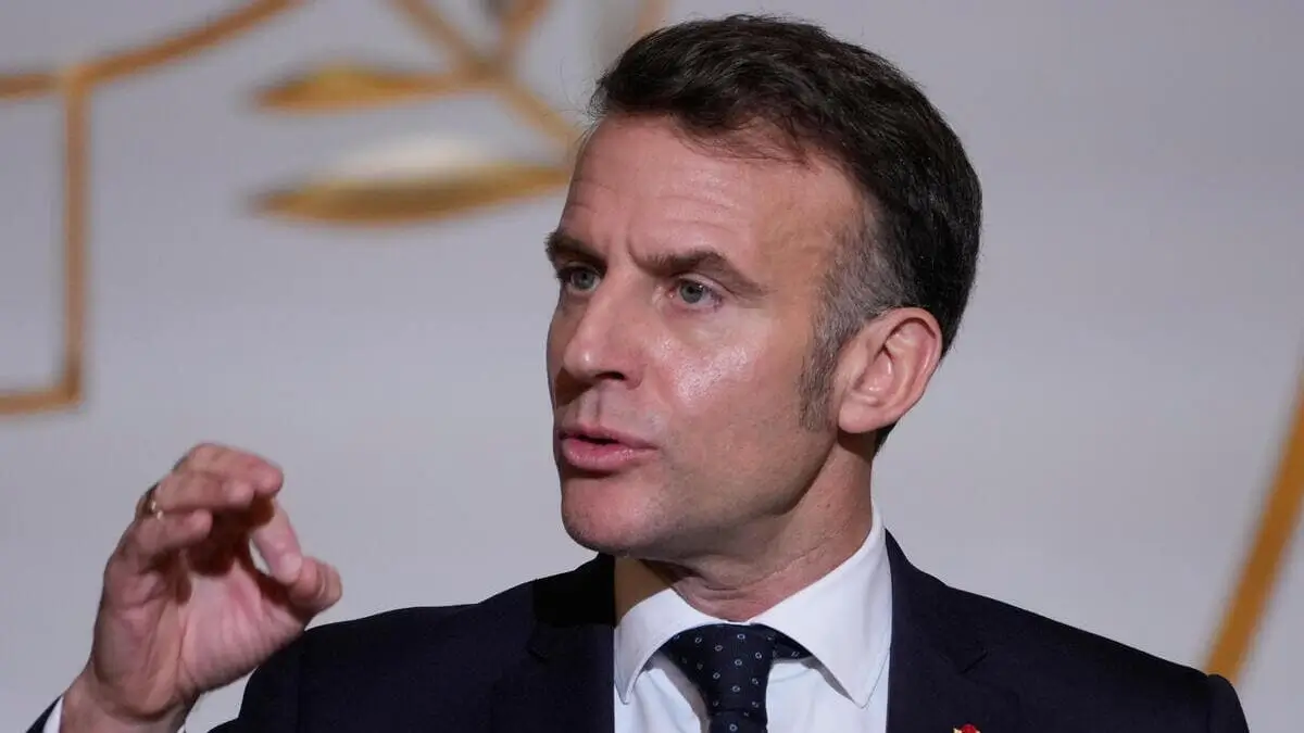 Il presidente della Francia, Emmanuel Macron, parla agli ambasciatori a Parigi l'8 gennaio