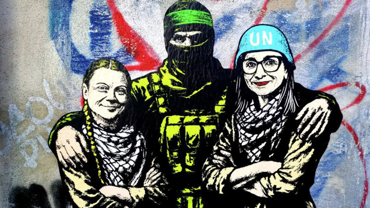 Il murale di aleXsandro Palombo, Human Shields, apparso alla Stazione Termini di Roma e raffigurante Greta Thunberg e Francesca Albanese abbracciate da un miliziano di Hamas, è stato vandalizzato, in una immagine diffusa il 30 novembre 2025 (foto Ansa)