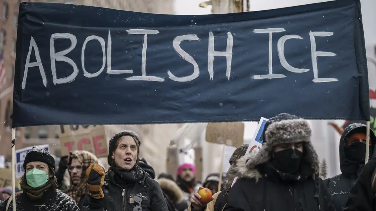 Protesta a Minneapolis dopo l'uccisione di Alex Pretti da parte di agenti federali