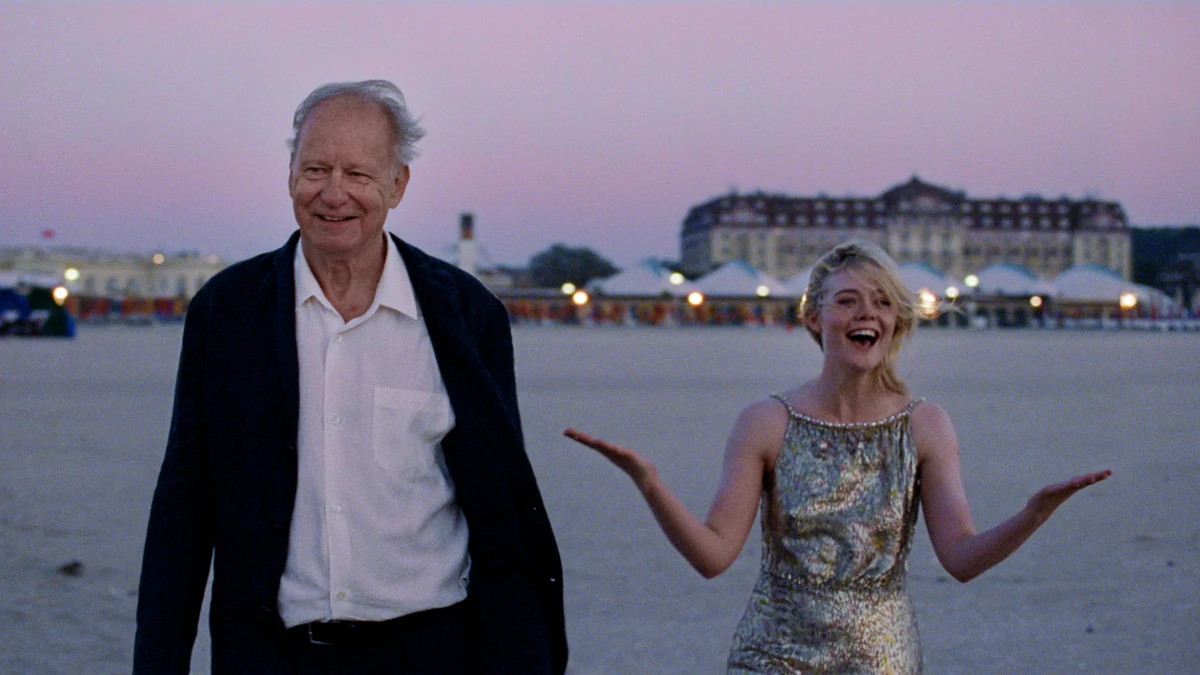 Fotogramma del film “Sentimental Value” di Joachim Trier con Stellan Skarsgård e Elle Fanning