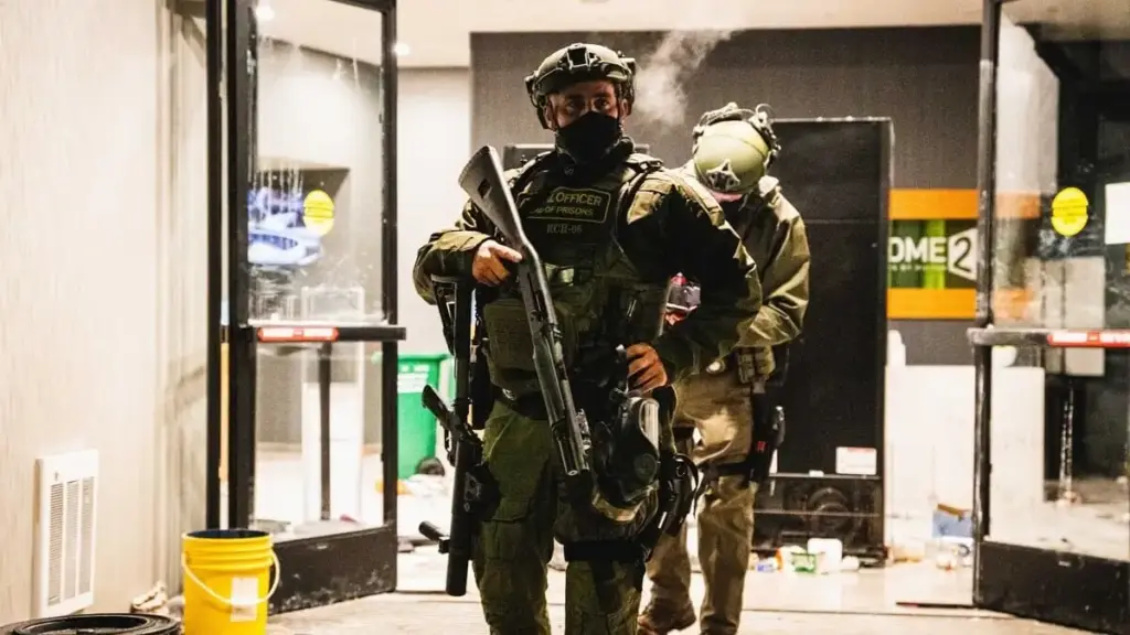 Agenti federali anti-immigrazione in azione a Minneapolis