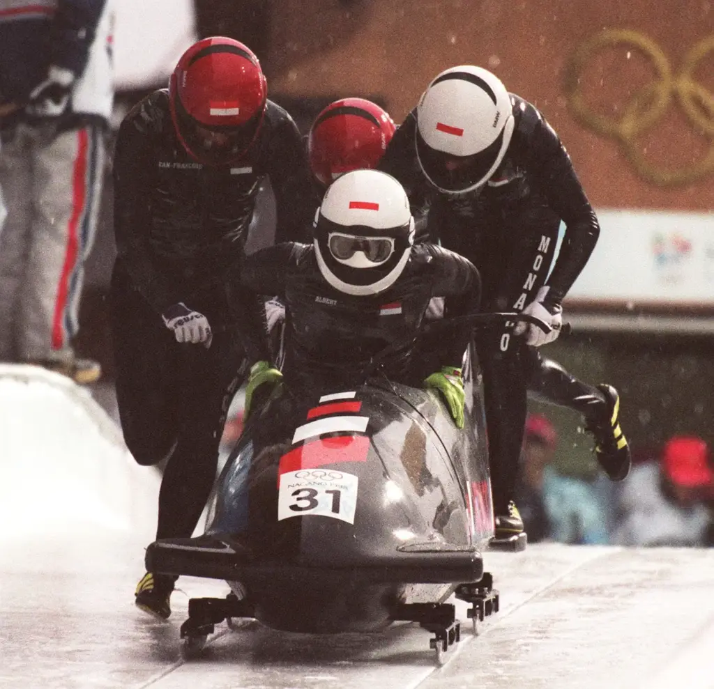 Il principe Alberto Grimaldi, pilota della squadra di bob a quattro, durante le Olimpiadi invernali del 1998 in Giappone