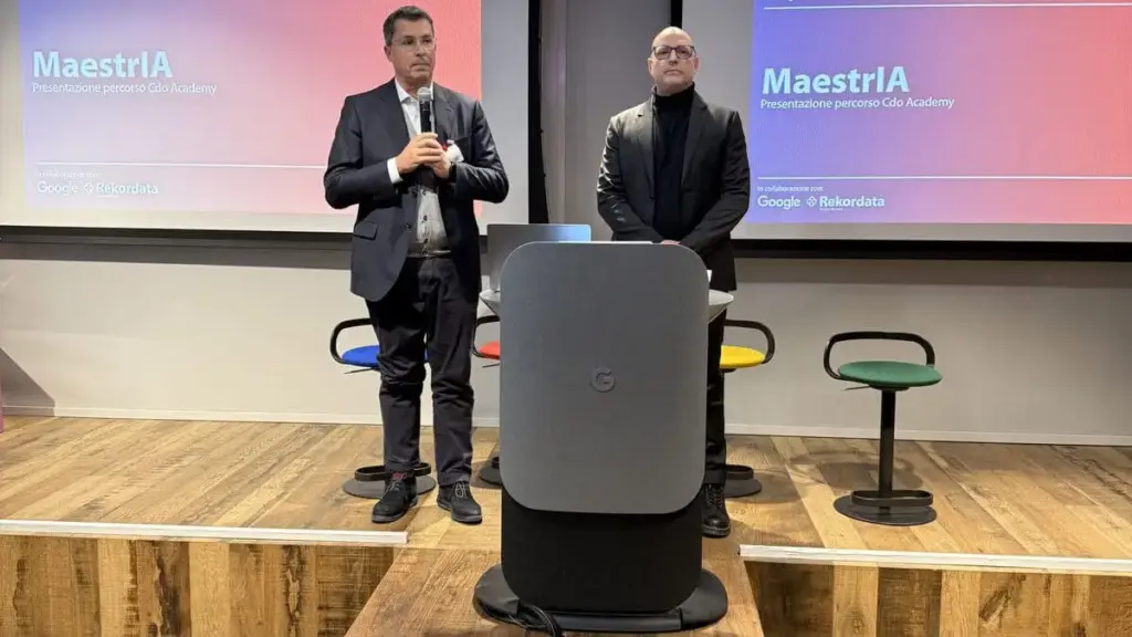 Il presidente della Compagnia delle Opere Andrea Dellabianca con Paolo Casadei alla presentazione di MaestrIA