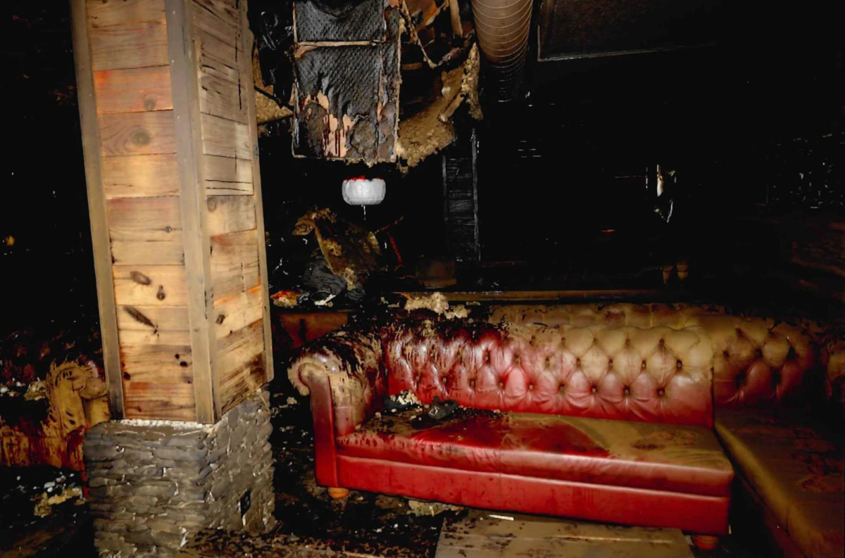 Una foto del bar Le Constellation di Crans-Montana, Svizzera, agli atti dell’inchiesta sul rogo che ha devastato il locale nella notte di Capodanno, con 40 morti e 116 feriti, quasi tutti giovanissimi (foto Ansa)
