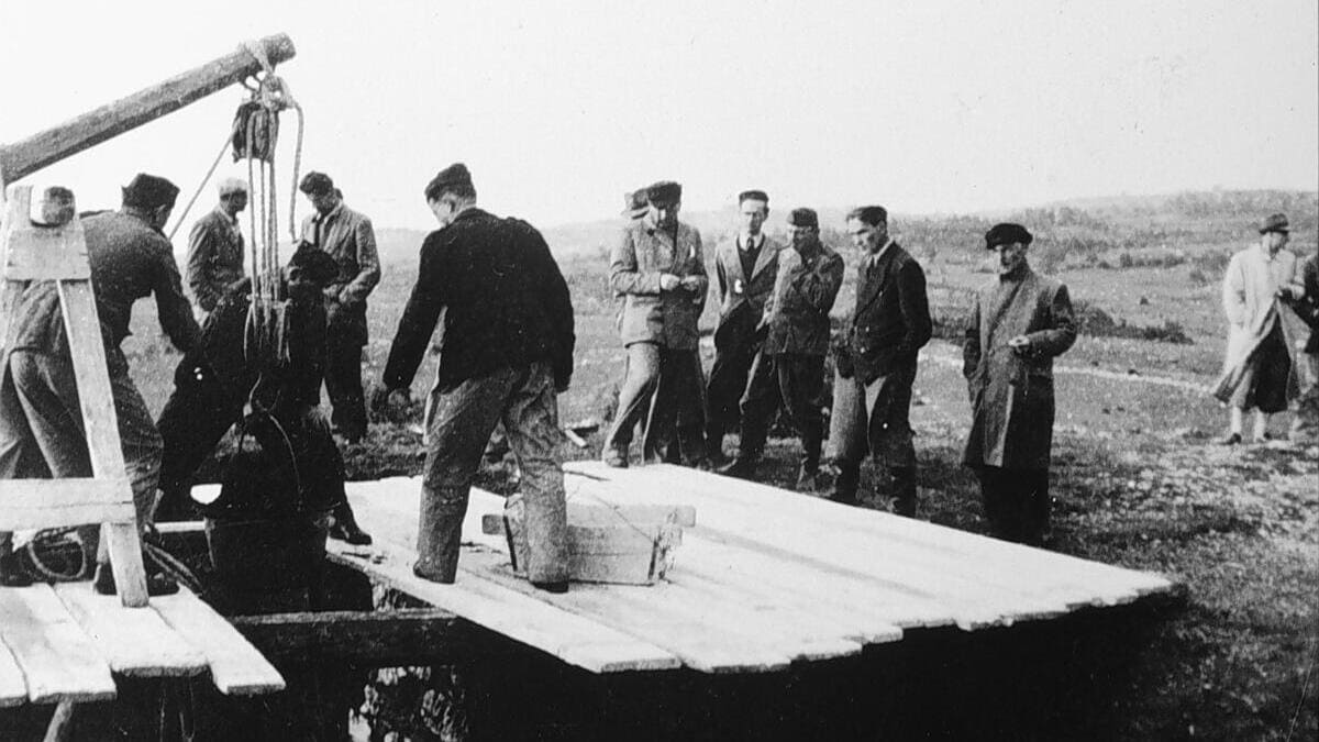 Trieste: Foibe - Documentazione fotografica dell'epoca fornita da Istituto per la storia del movimento di liberazione in Friuli Venezia Giulia (Foto Ansa)