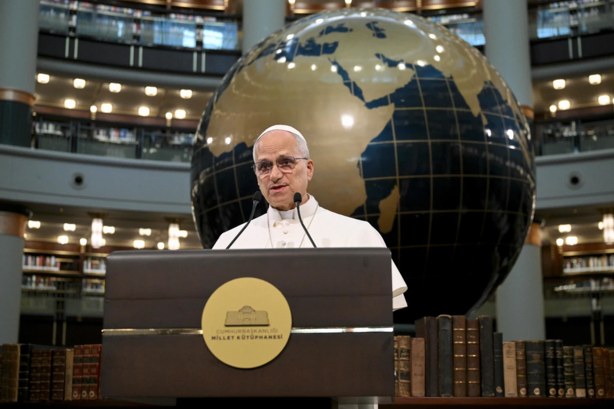 Papa Leone XIV alla Biblioteca della nazione di Ankara durante il suo viaggio Turchia, 27 novembre 2025 (foto Ansa)