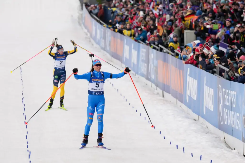 Lisa Vittozzi vince la prova di biathlon a Holmenkollen. È la prima volta per un atleta italiano
