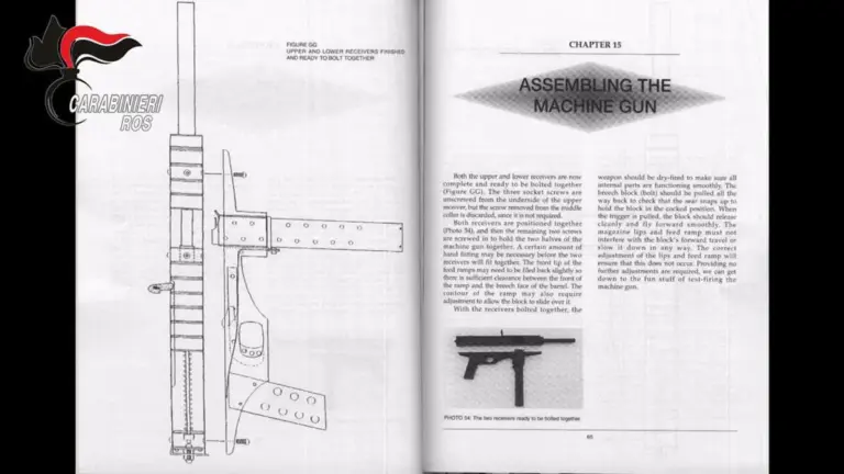 Un manuale per costruire le armi sequestrato al ragazzo che voleva compiere un attentato nella sua scuola a Perugia (foto Ansa)