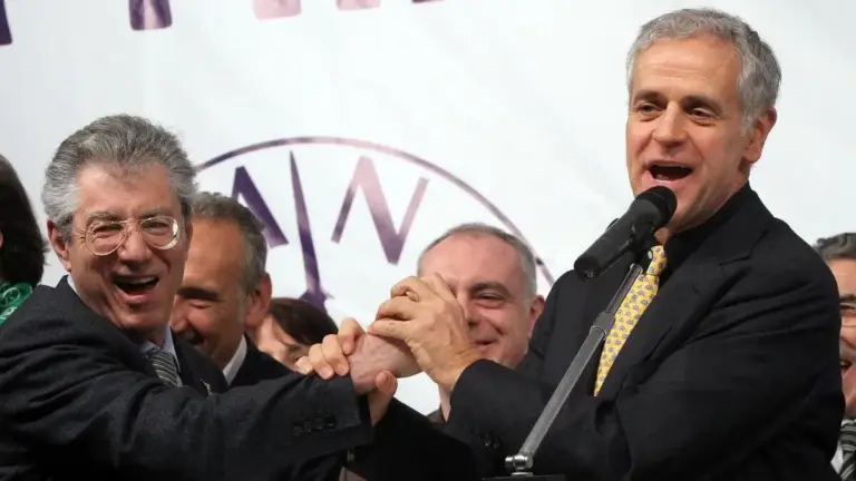 Formigoni: «Bossi fece uscire il federalismo dalle biblioteche e lo portò nelle piazze»