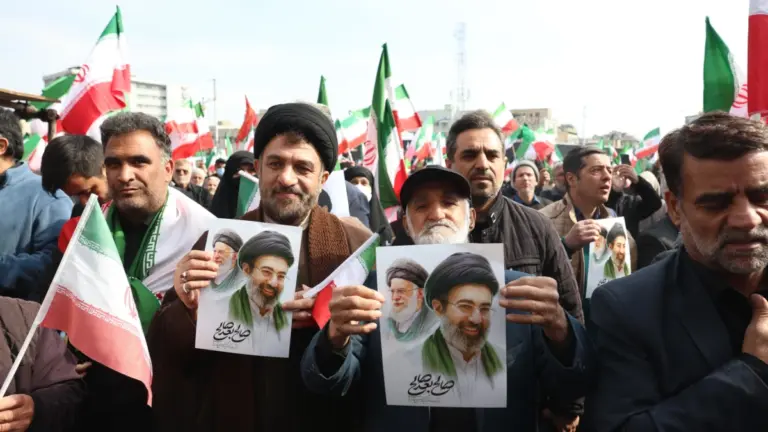 Il fosco regime iraniano non deve guardarsi solo dai nemici