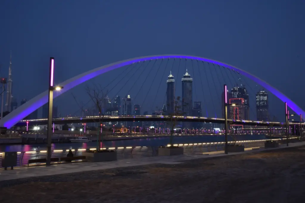 I lampioni ipertecnologici realizzati ad hoc da Neri Spa per il Dubai Water Canal