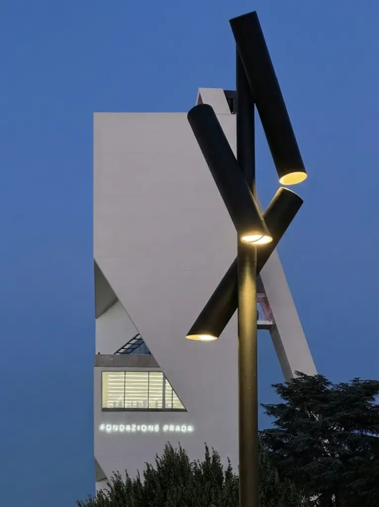 Anche la sede della Fondazione Prada a Milano è illuminata da “Nebula”