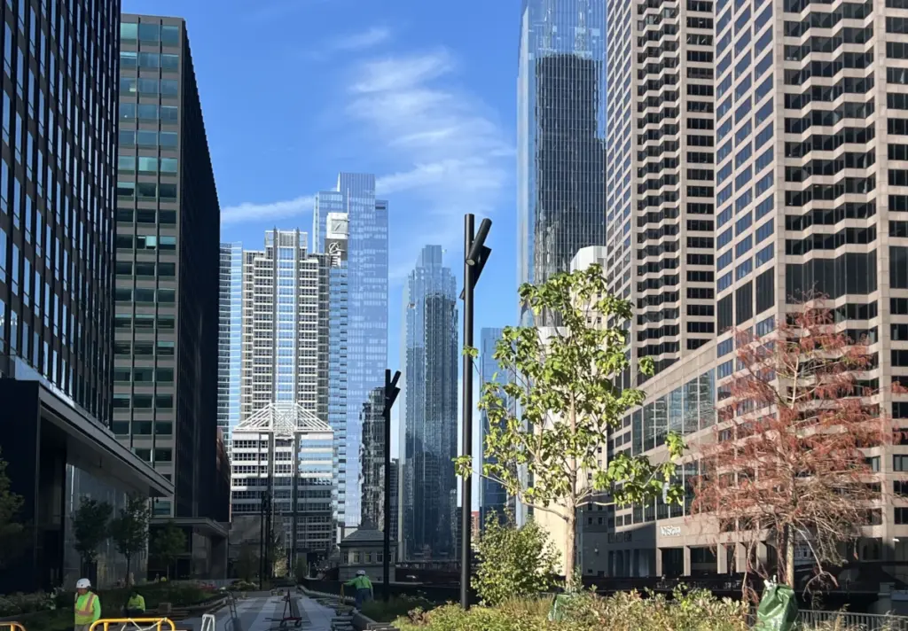 La pluripremiata collezione “Nebula” di Neri per le strade di Chicago