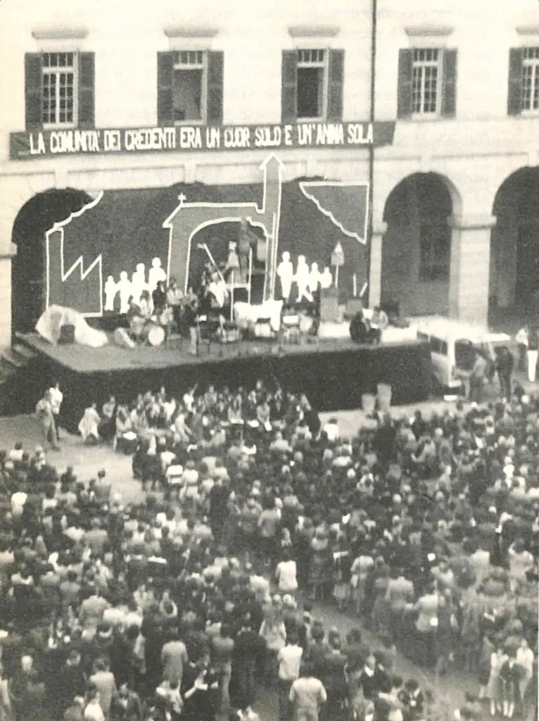 Giornata di preghiera presso il seminario di Seveso, 12 settembre 1976 (archivio privato Simone Meroni, foto da “Seveso 1976. Oltre la diossina”, Itaca)