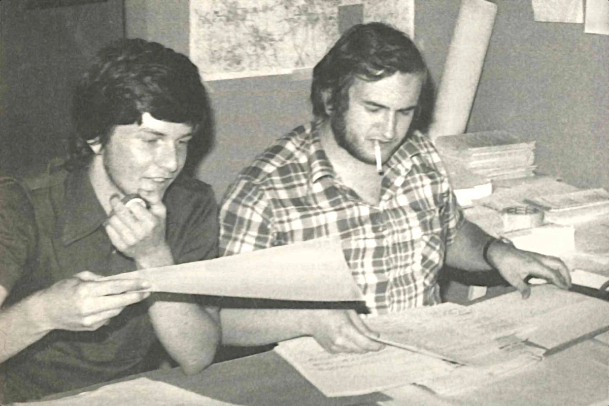 Volontari dell’Udac, Ufficio decanale di assistenza e coordinamento, Seveso, 1976 (archivio privato Simone Meroni, foto da “Seveso 1976. Oltre la diossina”, Itaca)