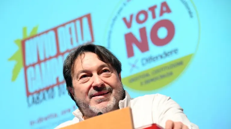 Il conduttore di “Report” Sigfrido Ranucci durante la presentazione del comitato “Società civile per il no” al referendum sulla separazione delle carriere dei magistrati, Roma, 10 gennaio 2026 (foto Ansa)