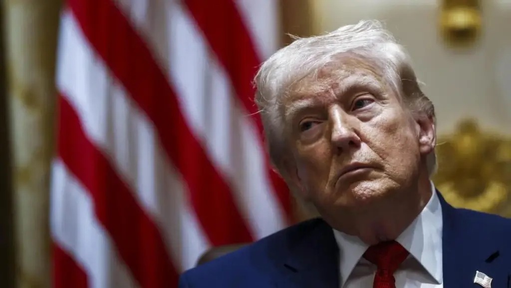 Donald Trump presiede una riunione di gabinetto alla Casa Bianca